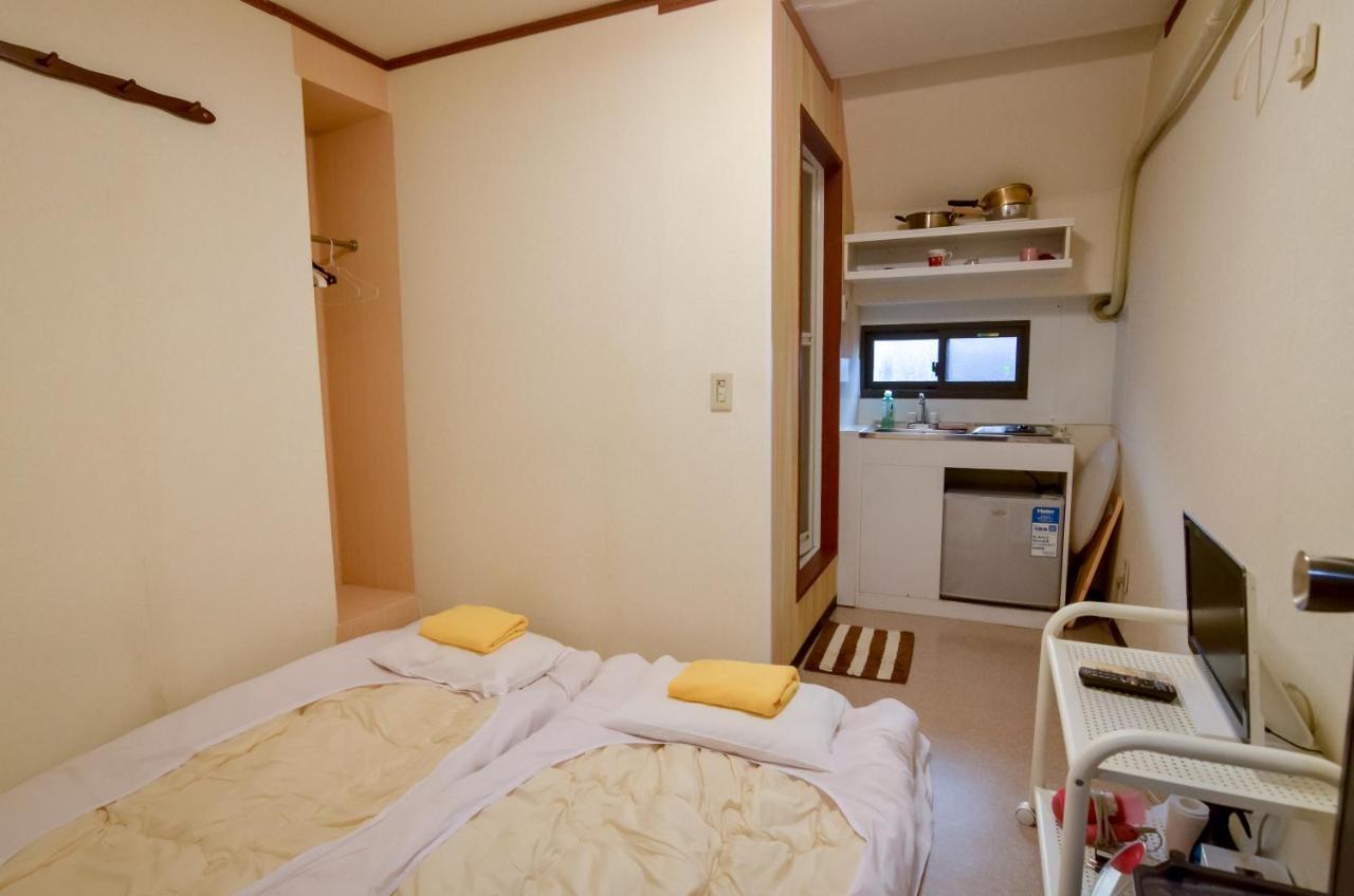 Holiday Anytel Shinjuku Токио Экстерьер фото